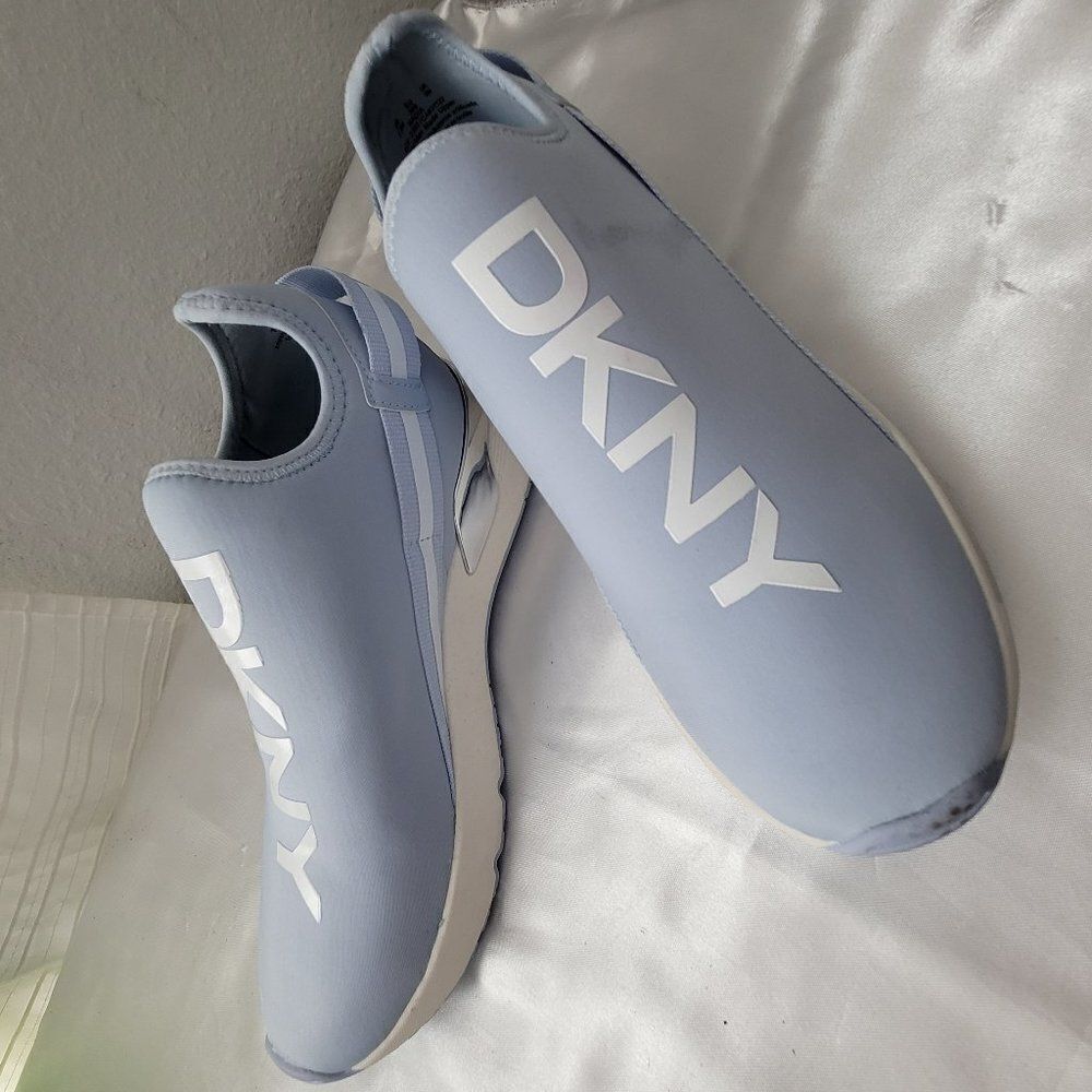 DKNY Women shoes size 7.5  Sneaker - Royal Blue